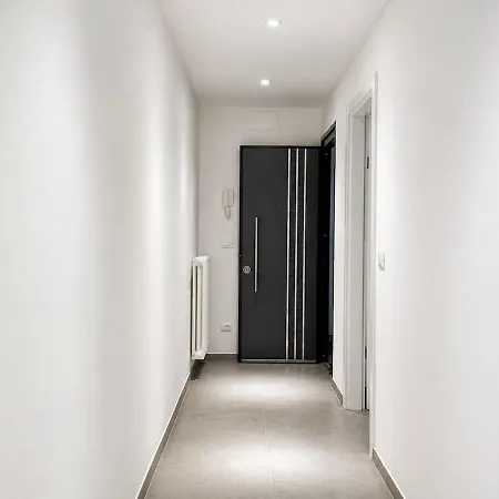 Modern With Parking Apartment *